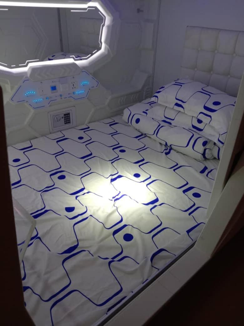 Vspace Guesthouse Capsule & Cafe Malacca Kültér fotó